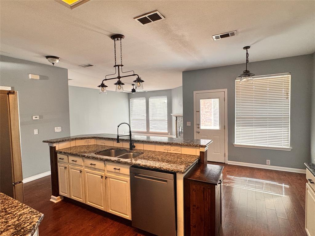 7585 Ravenhill Drive Property Photo 11
