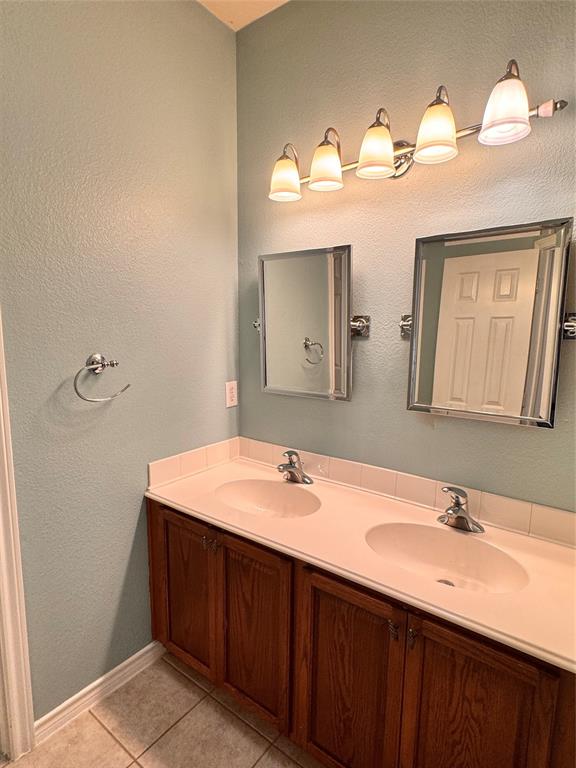 7585 Ravenhill Drive Property Photo 32