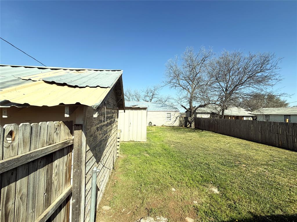 1211 W 12th Street Property Photo 7