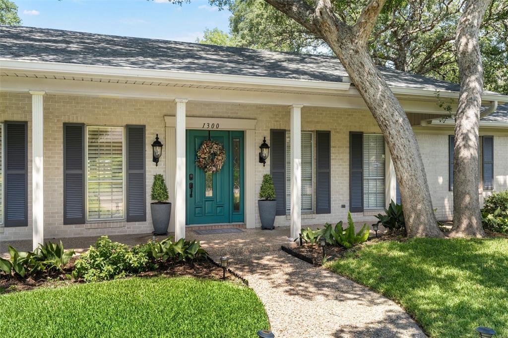 1300 Circlewood Drive Property Photo 2