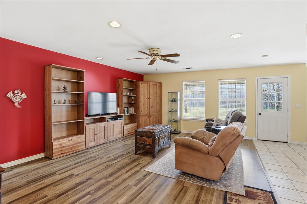 921 Calder Street Property Photo 4