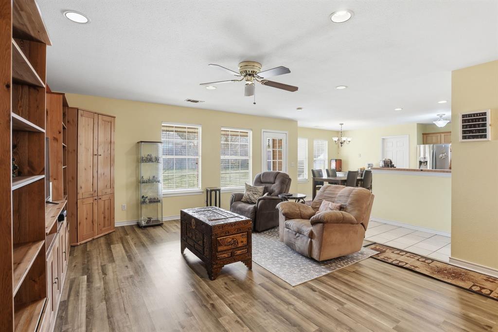 921 Calder Street Property Photo 6