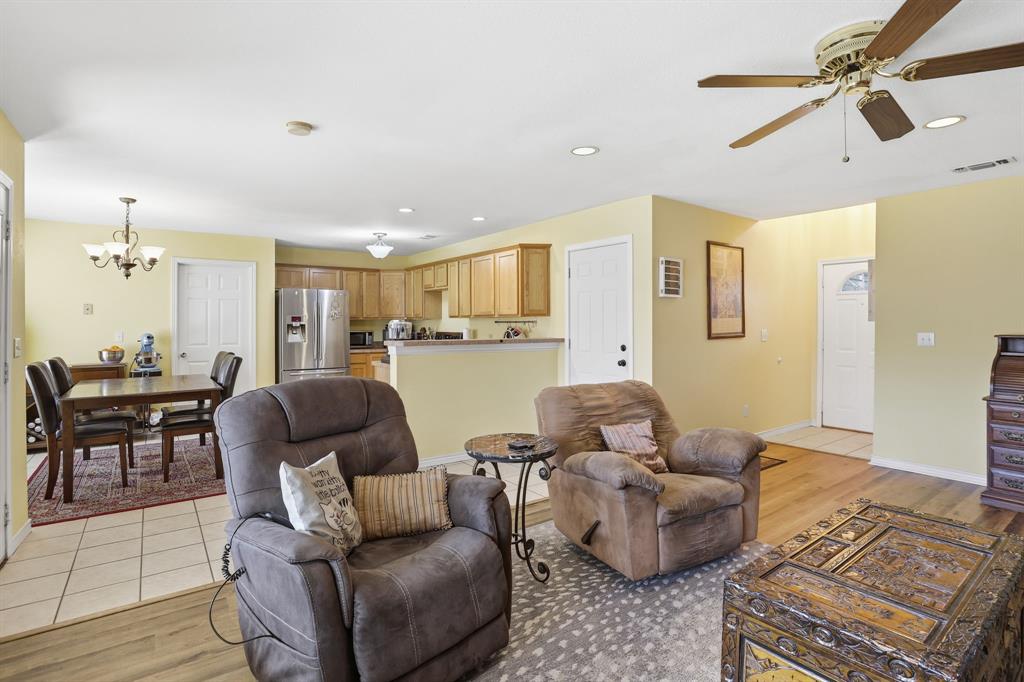 921 Calder Street Property Photo 7