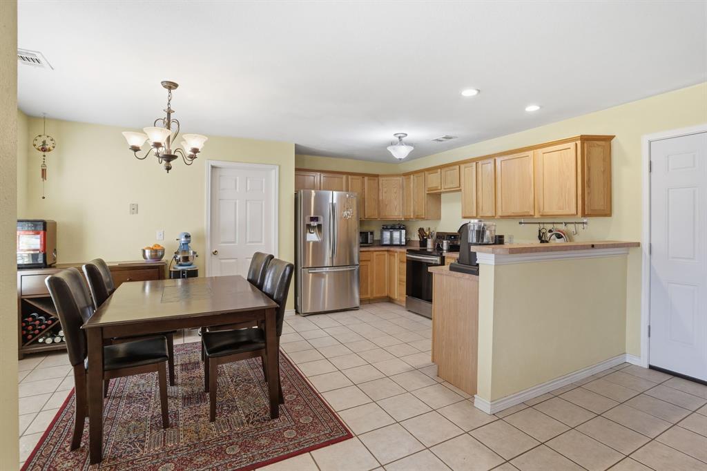 921 Calder Street Property Photo 8