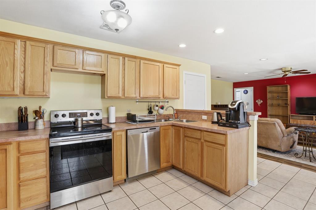 921 Calder Street Property Photo 12