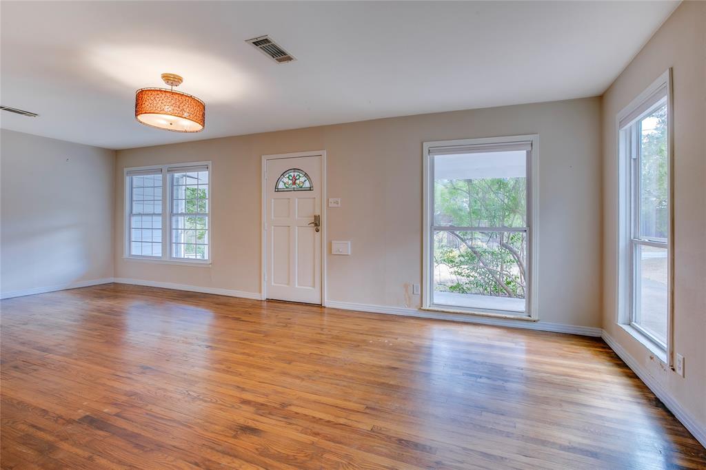 1806 Lakeland Drive Property Photo 3