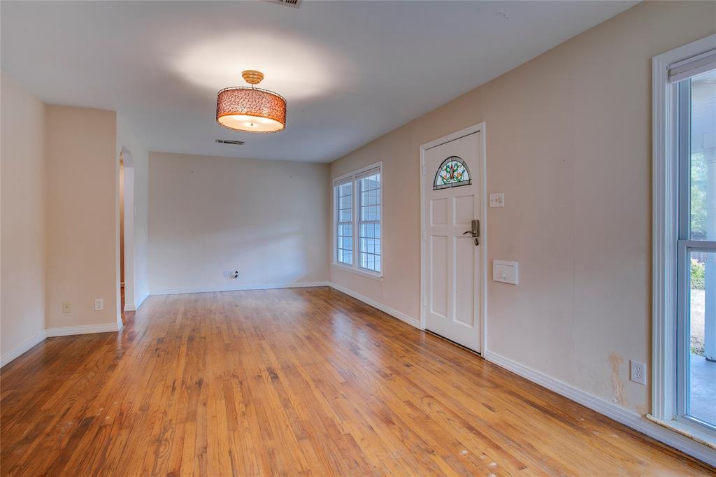 1806 Lakeland Drive Property Photo 4