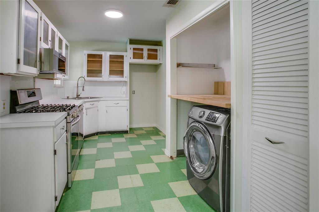 1806 Lakeland Drive Property Photo 9