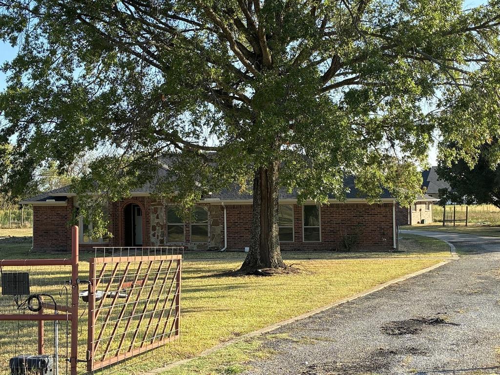 8076 Fm 35 Road Property Photo 1