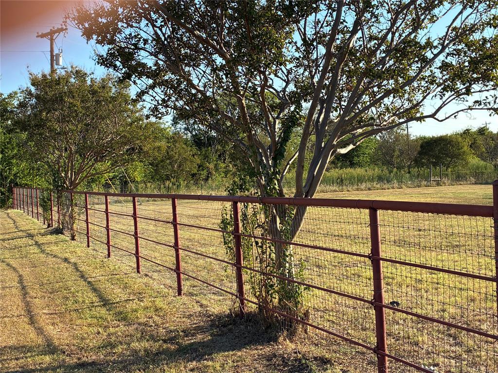 8076 Fm 35 Road Property Photo 4
