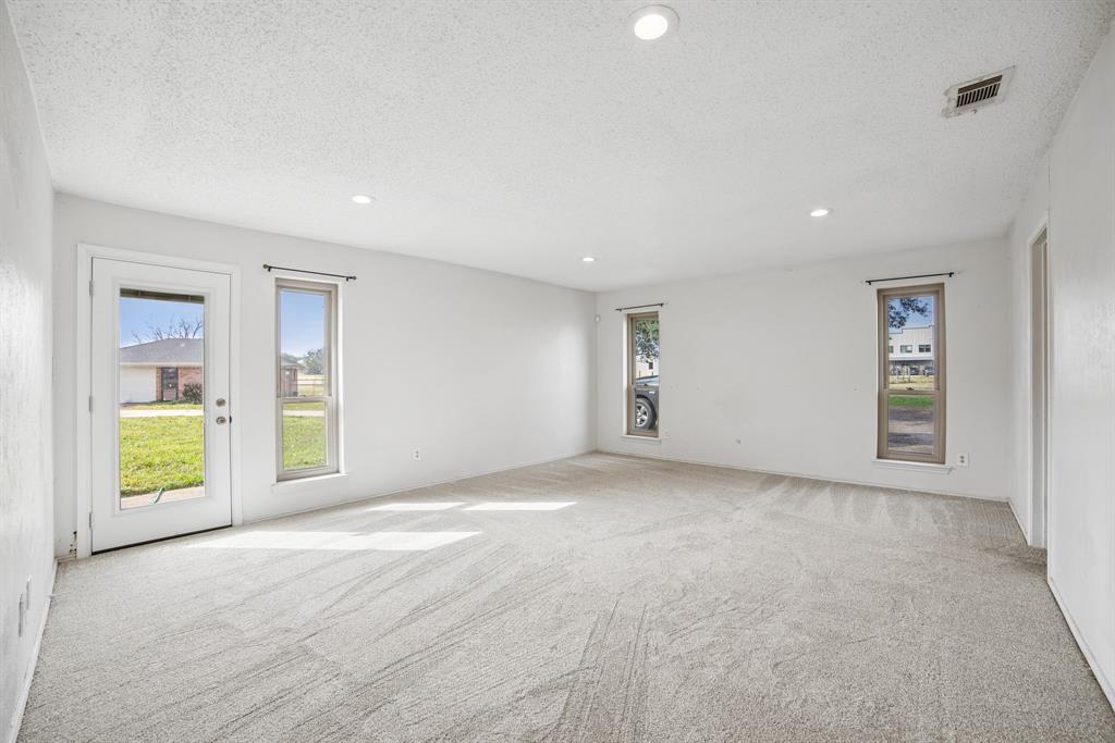 8076 Fm 35 Road Property Photo 11