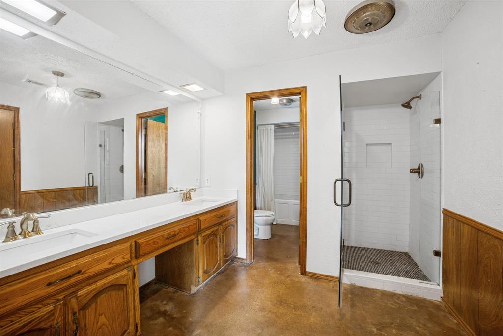 8076 Fm 35 Road Property Photo 12