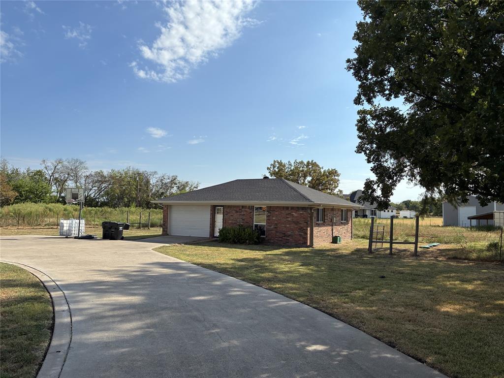 8076 Fm 35 Road Property Photo 18