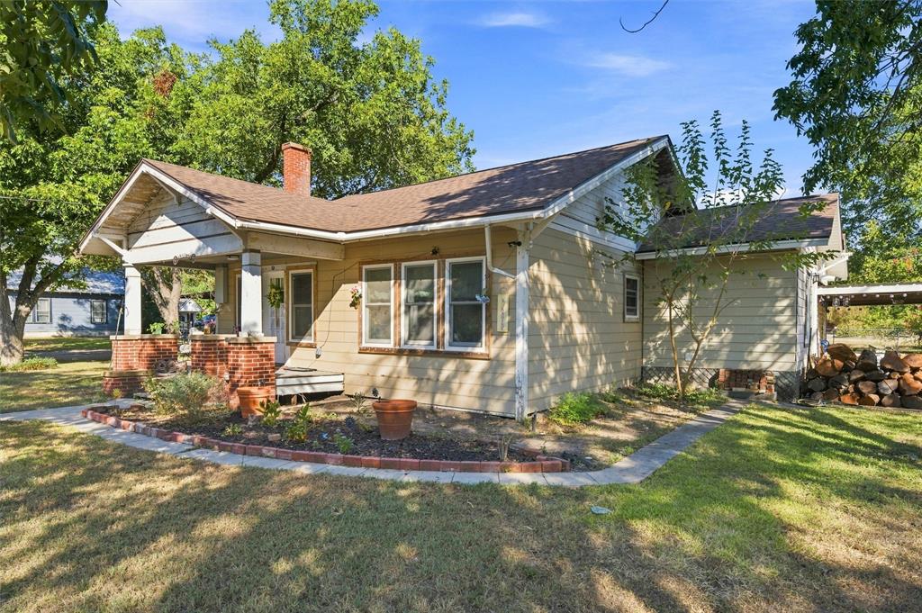 202 E Avenue Property Photo 1