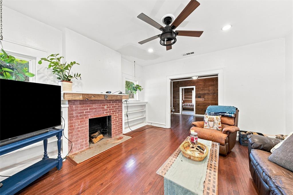 202 E Avenue Property Photo 3