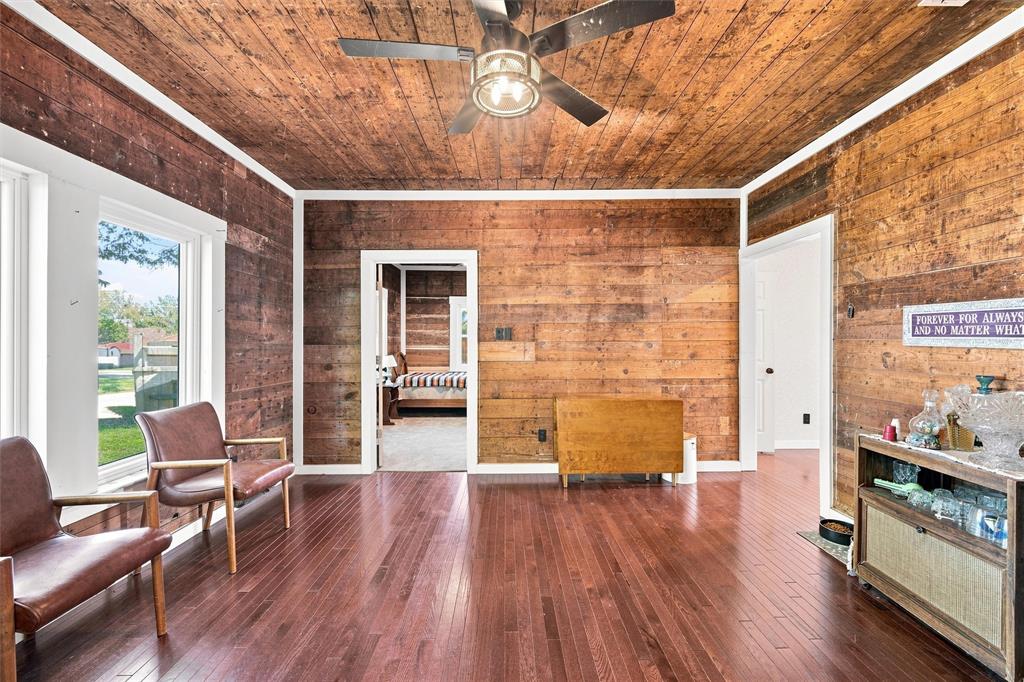 202 E Avenue Property Photo 7