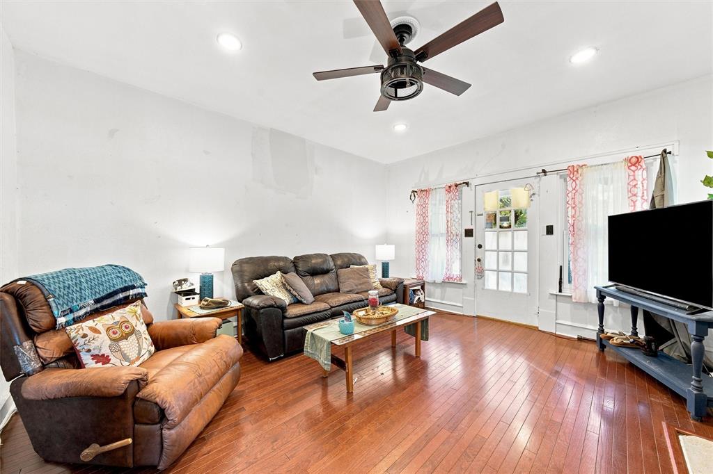 202 E Avenue Property Photo 15