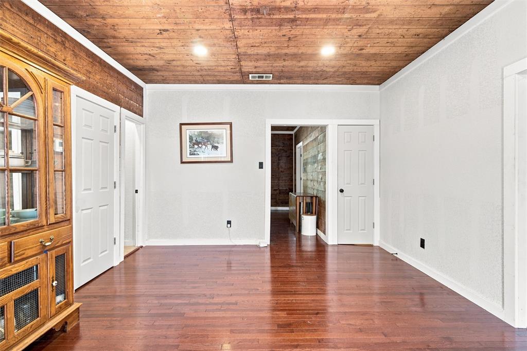 202 E Avenue Property Photo 18