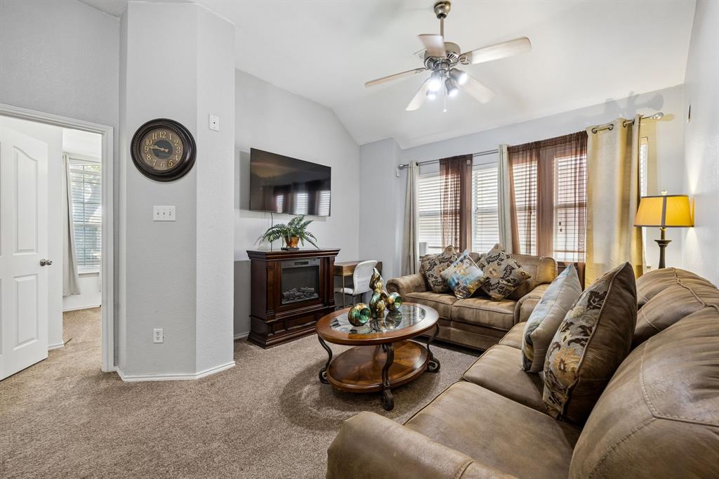 1023 Aviary Property Photo 4