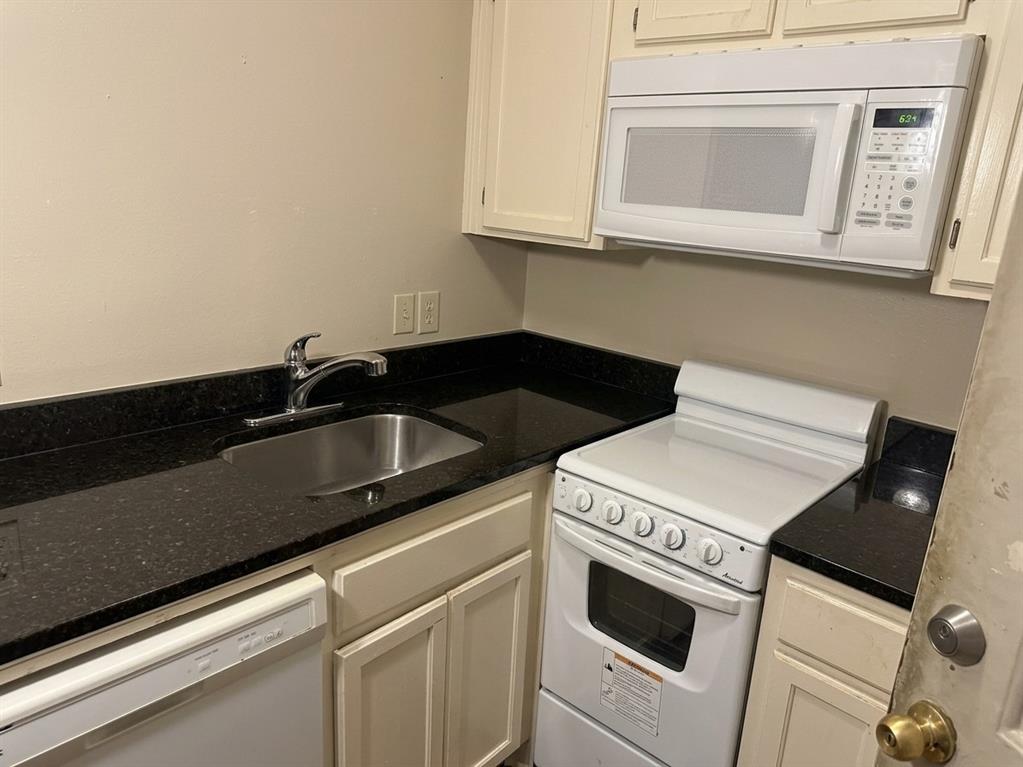 9805 Walnut Street C 308 Property Photo 4