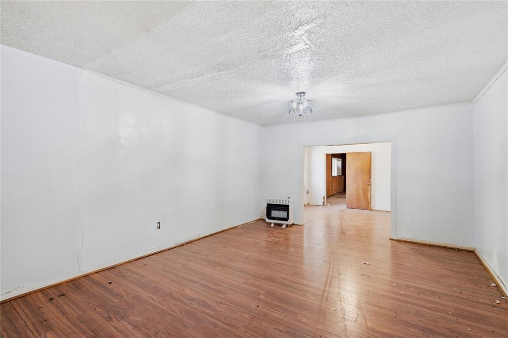 915 Dawson Street Property Photo 2