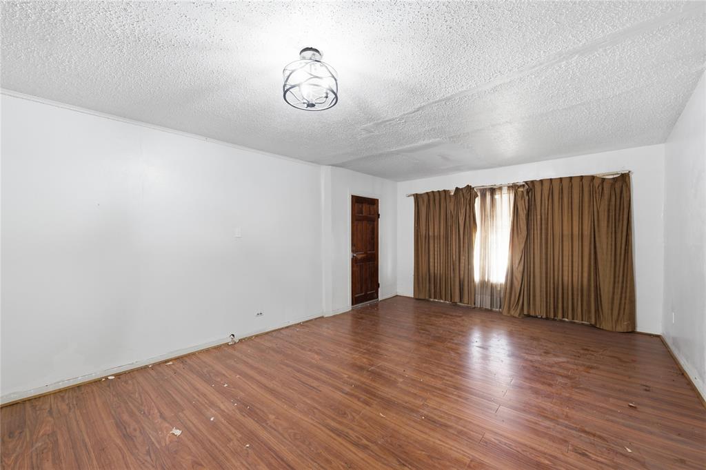 915 Dawson Street Property Photo 3