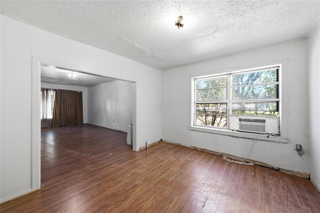 915 Dawson Street Property Photo 4