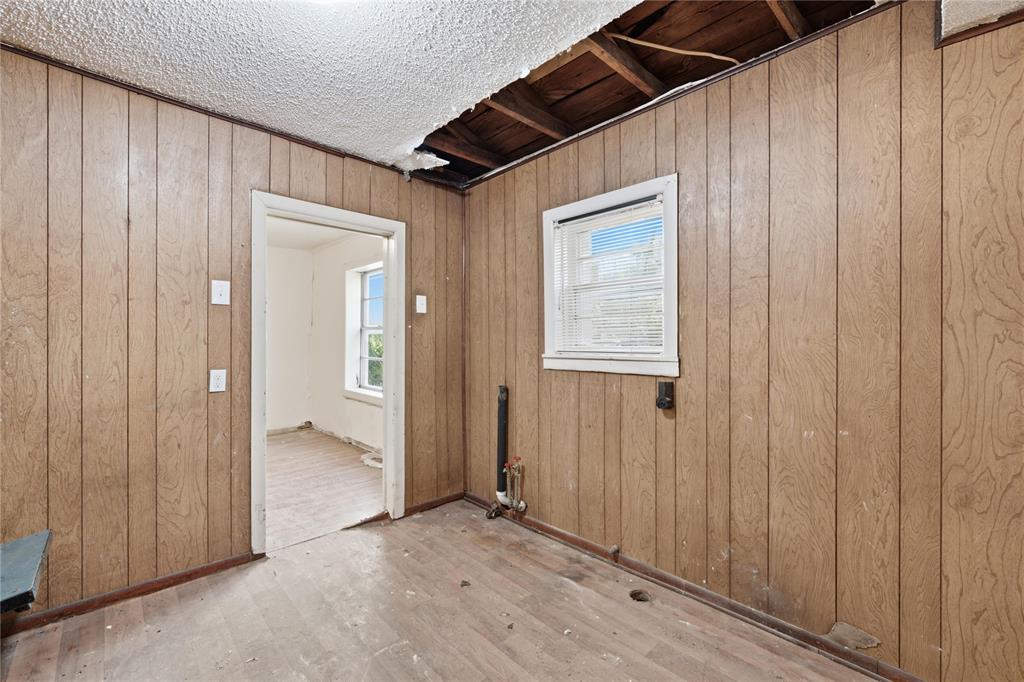 915 Dawson Street Property Photo 7