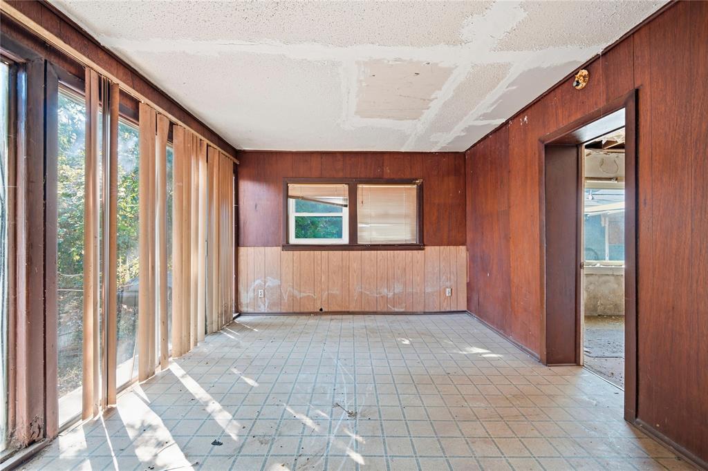 915 Dawson Street Property Photo 8