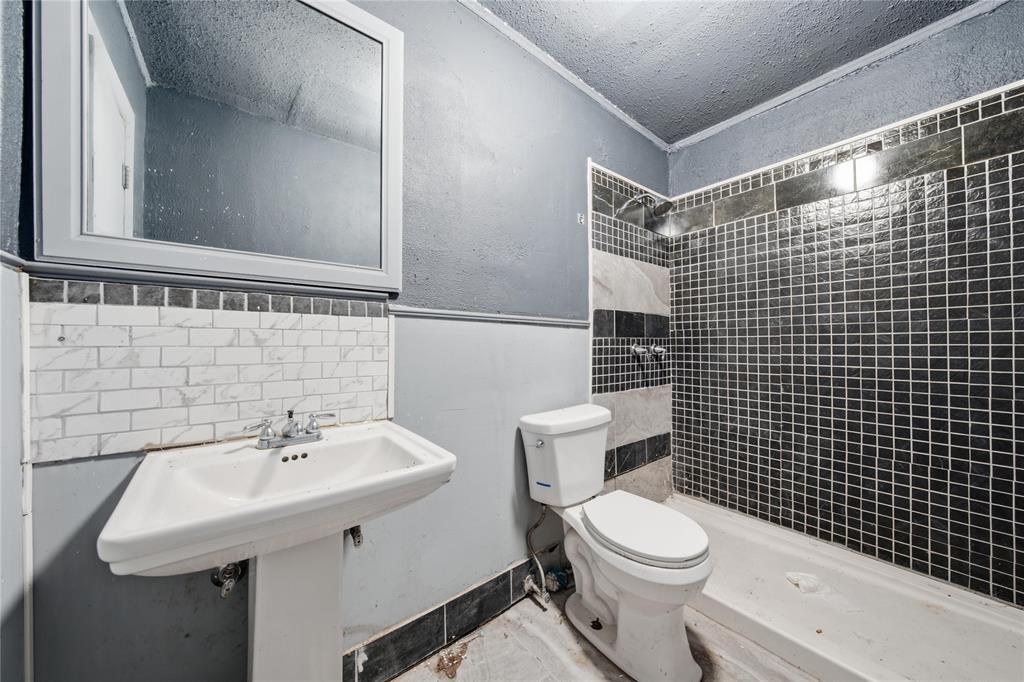 915 Dawson Street Property Photo 10