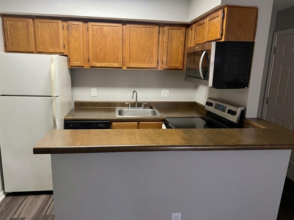9801 Walnut Street A 304 Property Photo 2