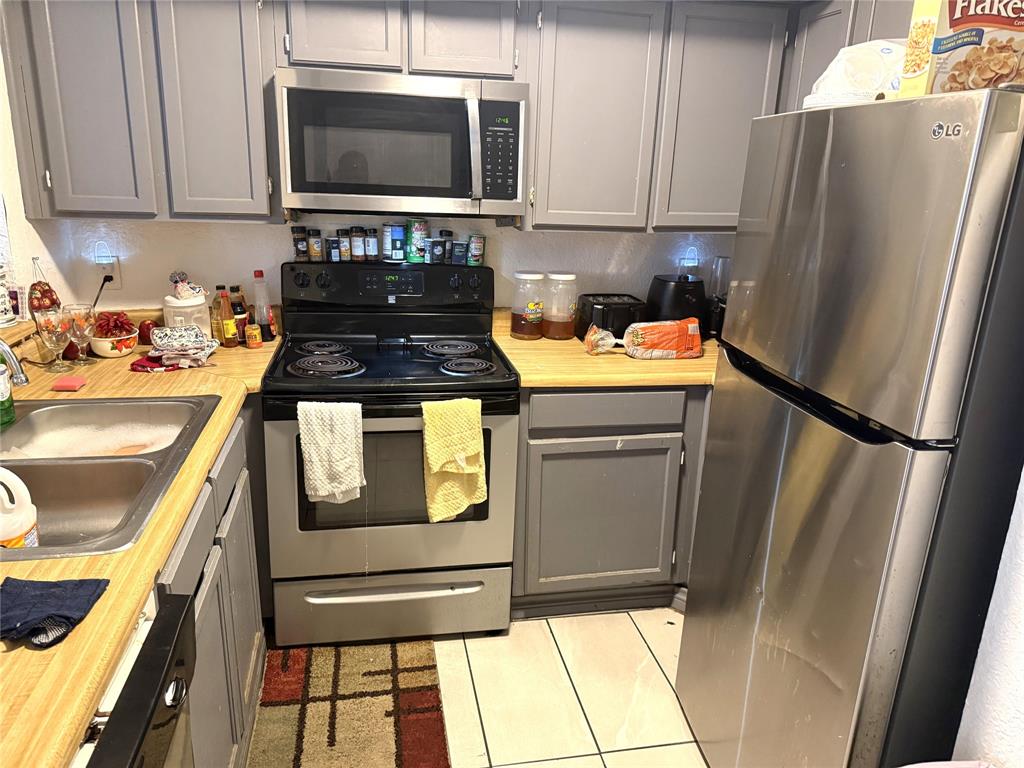 9813 Walnut Street G 201 Property Photo 4