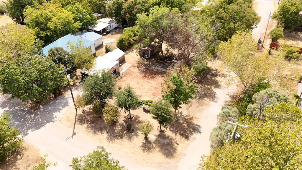 421 Houston Avenue Property Photo 3