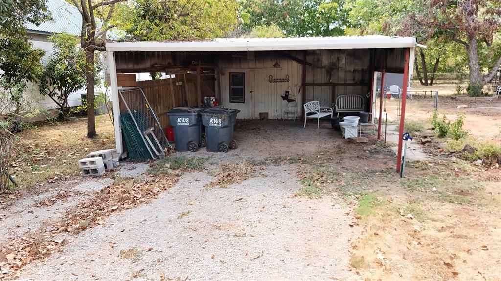 421 Houston Avenue Property Photo 9