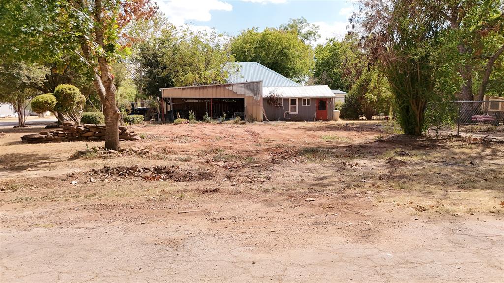 421 Houston Avenue Property Photo 10