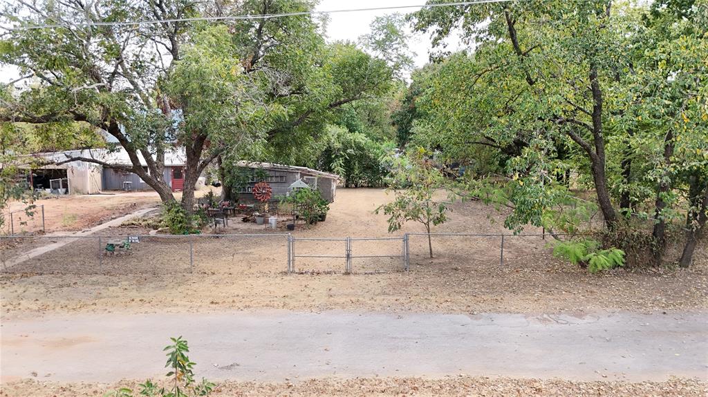 421 Houston Avenue Property Photo 13