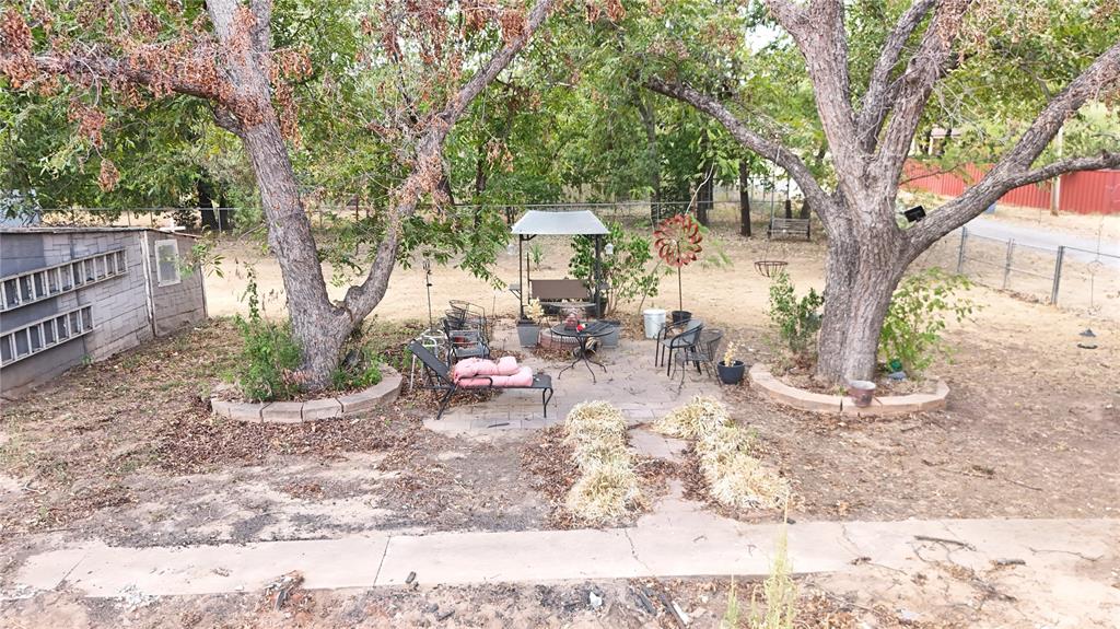 421 Houston Avenue Property Photo 15