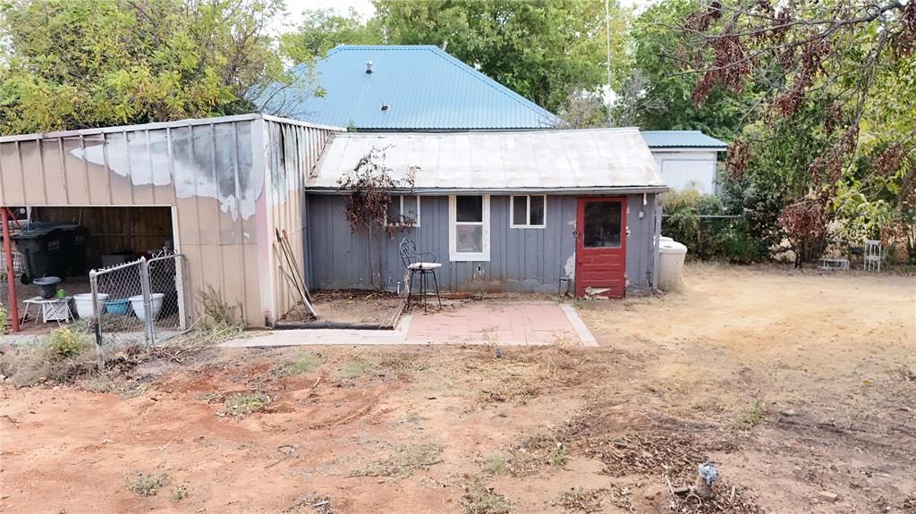 421 Houston Avenue Property Photo 16