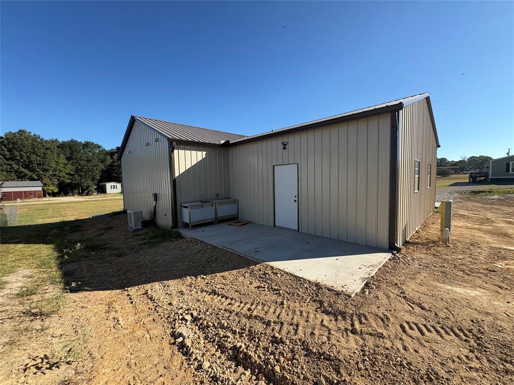 215 Quanah Property Photo 4