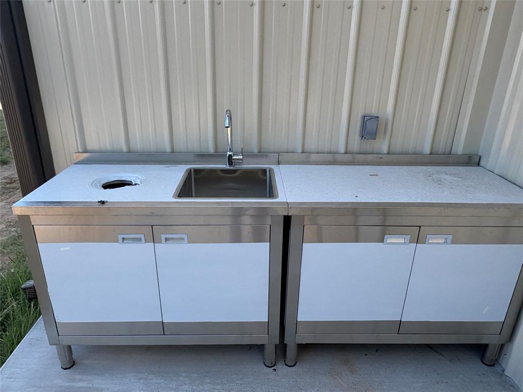215 Quanah Property Photo 9
