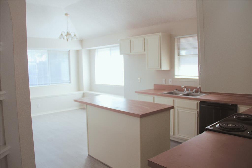 8140 Heritage Place Drive Property Photo 6