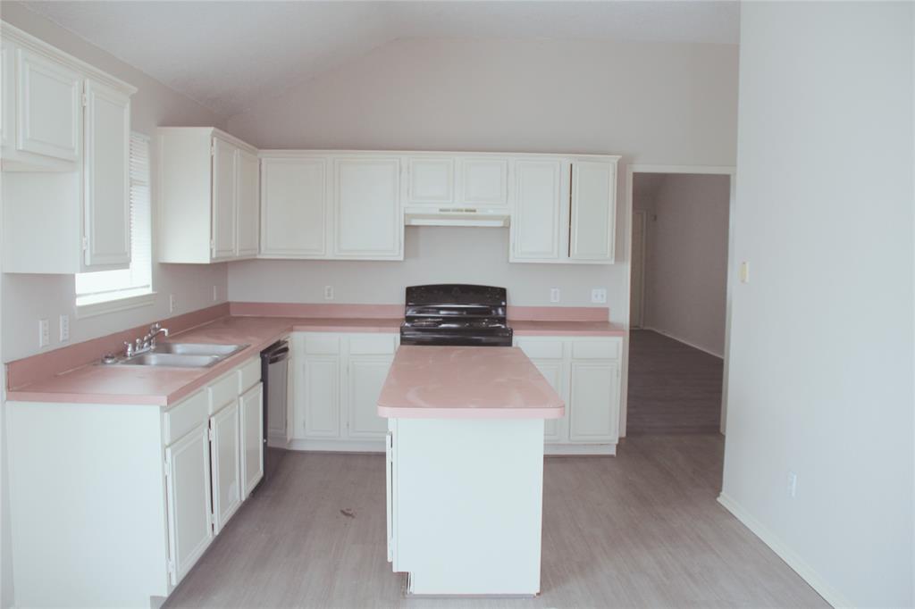 8140 Heritage Place Drive Property Photo 8