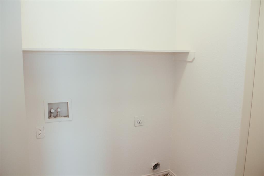 8140 Heritage Place Drive Property Photo 12