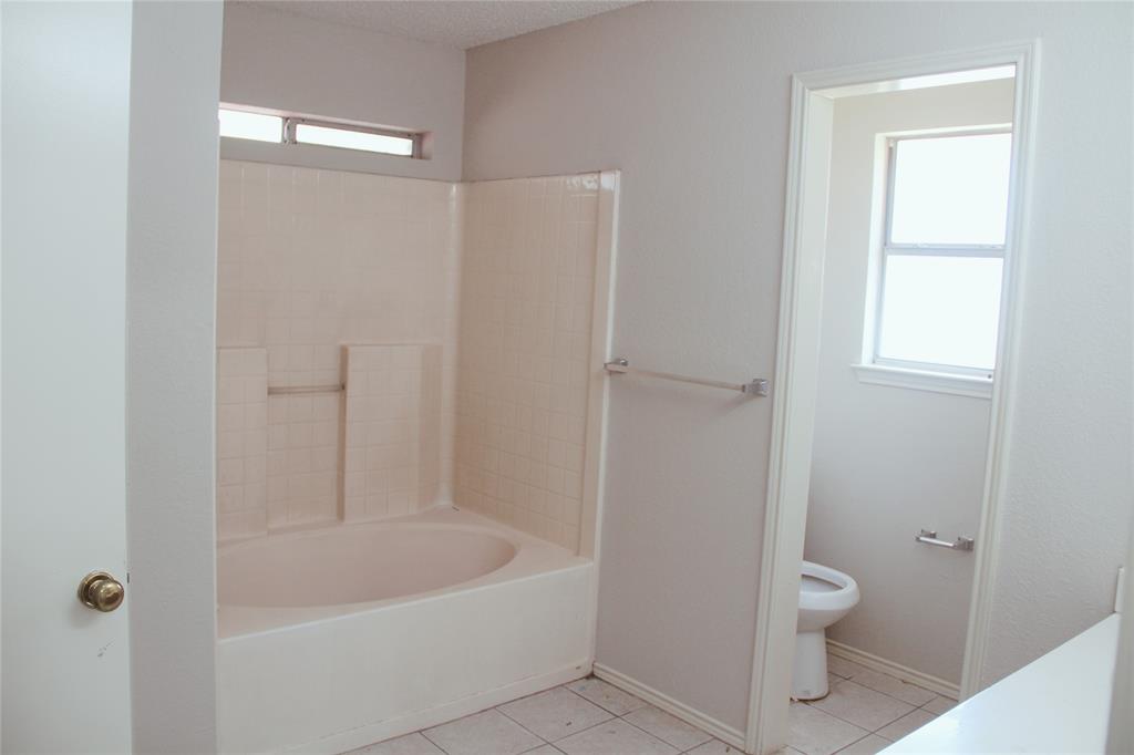 8140 Heritage Place Drive Property Photo 16