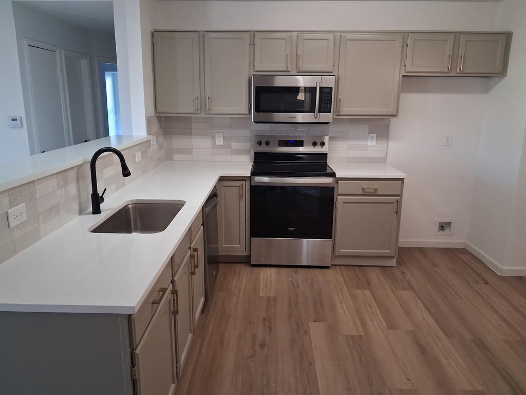 414 Valley Mills Drive Property Photo 4