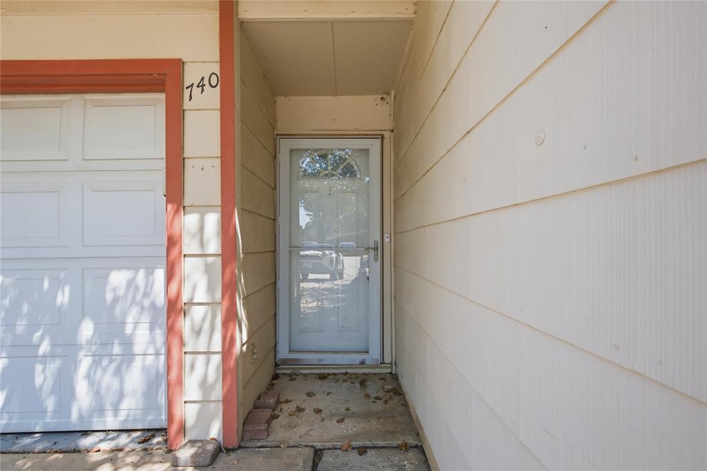 740 Thomas Avenue Property Photo 3