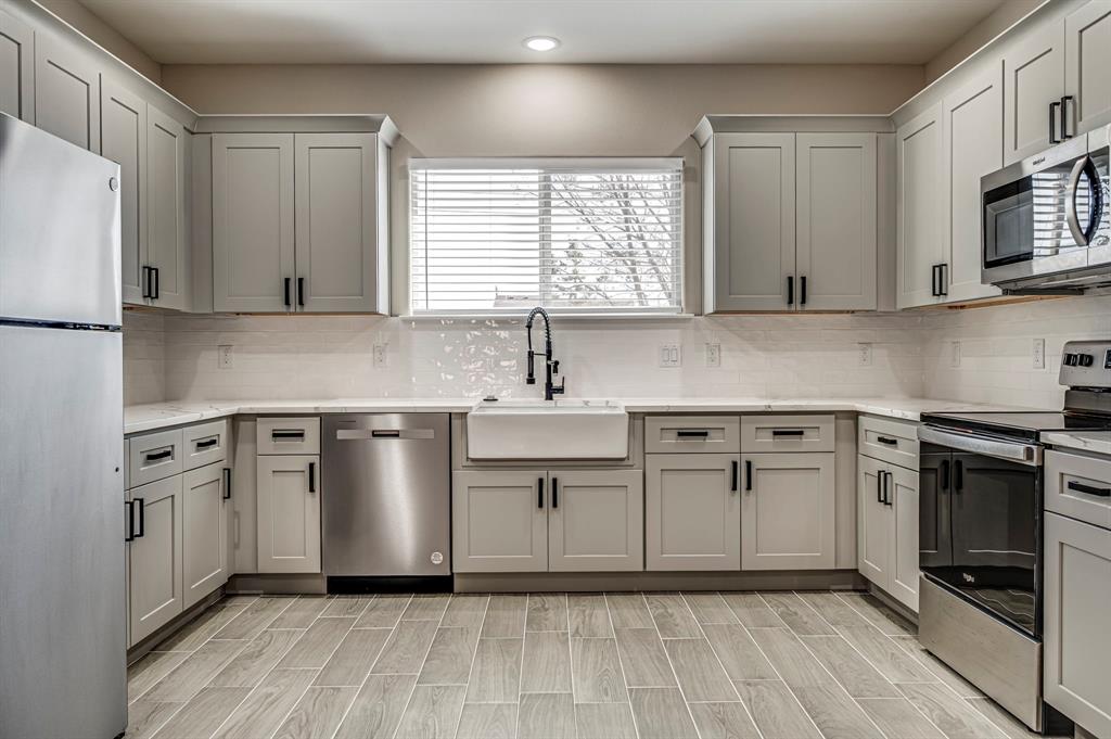 5858 Black Pine Circle Property Photo 3