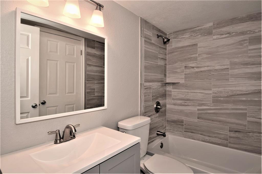 16301 Ledgemont Lane 176 Property Photo 2