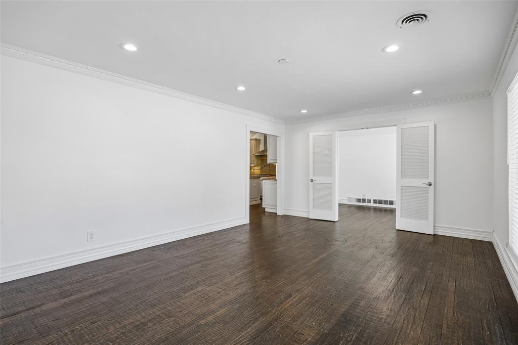 5610 Forest Lane Property Photo 4