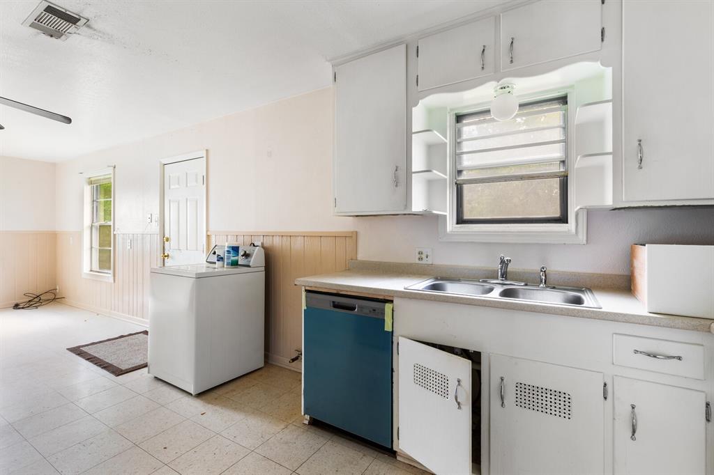 1516 Bryan Avenue Property Photo 6